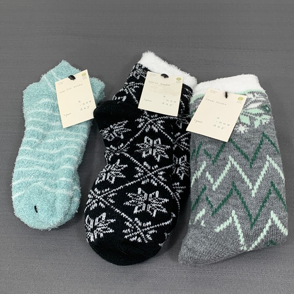 A New Day 3 Pairs Socks Gray White NWT 4-10 Shoe Size